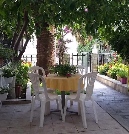 Stella نيوس مارماراس